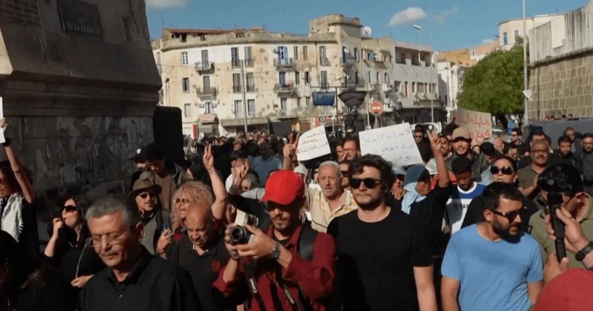Tunisia: proteste diffuse alimentano una tensione politica ed economica in aumento