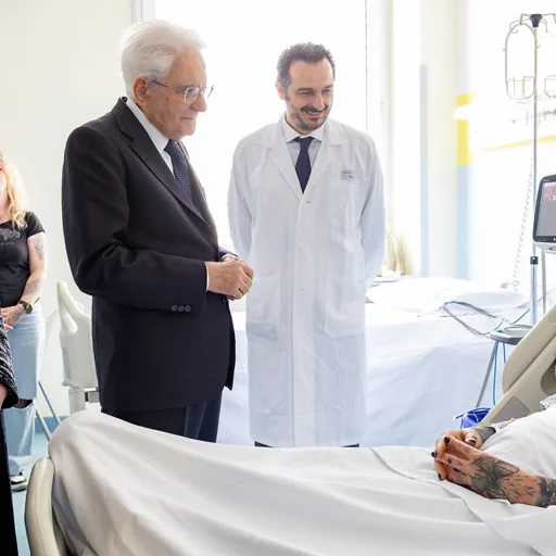 Meloni e Mattarella a Modena: visita alle vittime dell’attacco con auto e coltello