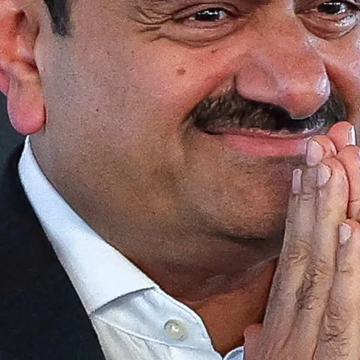Gli USA archiviano le accuse di frode contro Adani dopo l’annuncio di un investimento da 10 miliardi di dollari