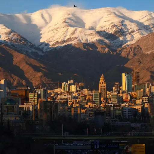 Cresce l'allarme per gli affitti a Teheran: inflazione record e tensioni geopolitiche in aumento