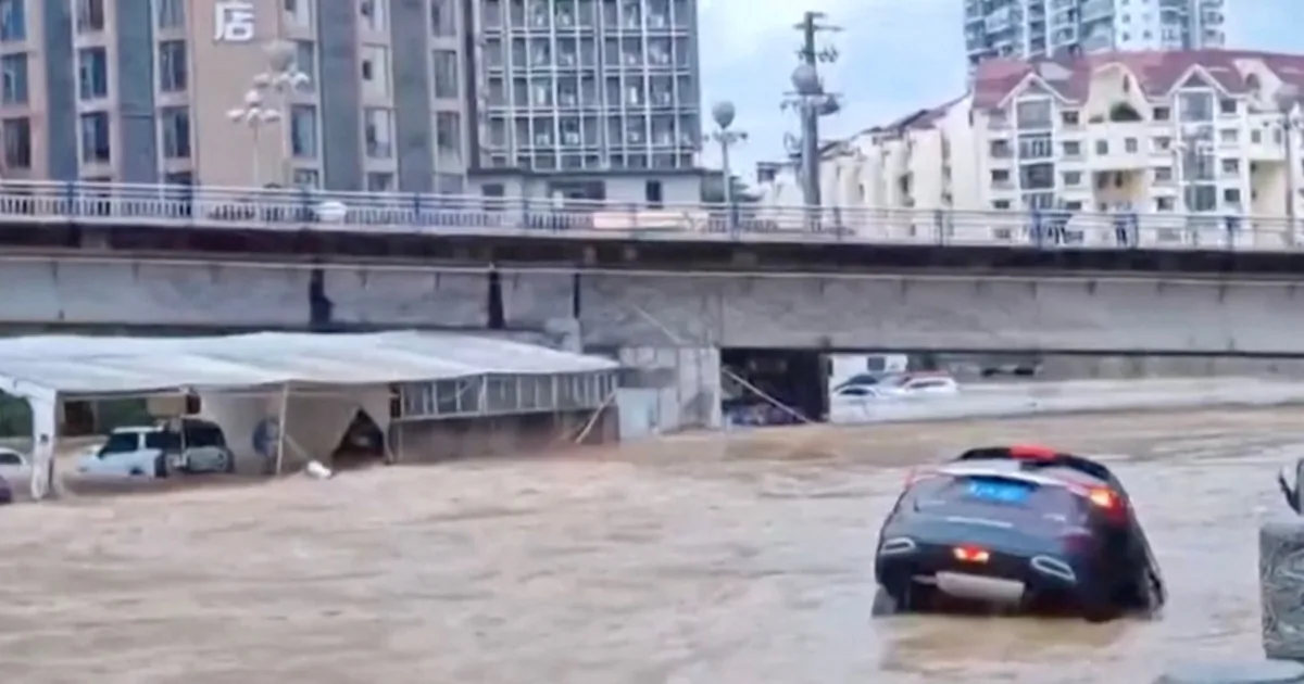 Flooding in southern China washes away cars and destroys bridge