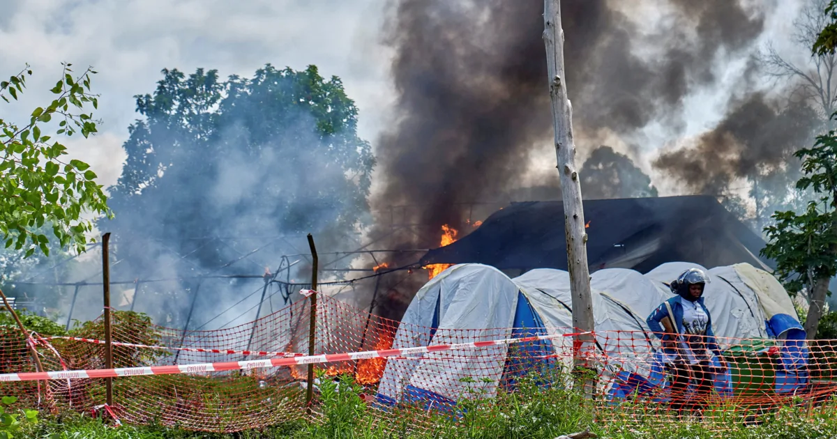 RDC: dato alle fiamme un ospedale per le cure dell'Ebola mentre l'epidemia si diffonde