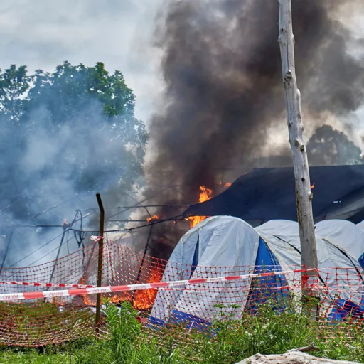 RDC: dato alle fiamme un ospedale per le cure dell'Ebola mentre l'epidemia si diffonde