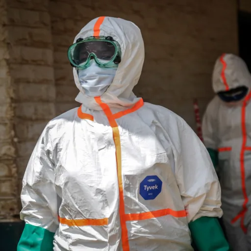 Aumentano gli attacchi ai centri Ebola nell'est della RDC mentre crescono i timori per l'epidemia