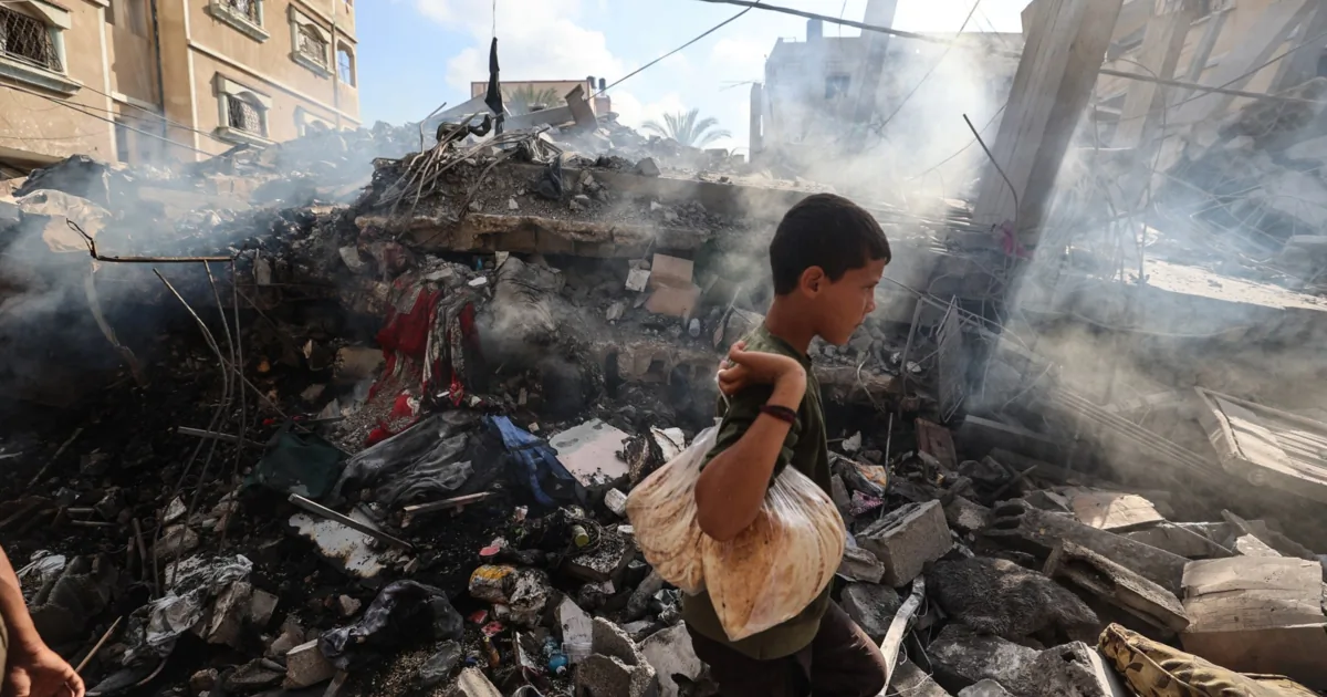 Attacco israeliano a Gaza: uccisi tre membri della stessa famiglia, tra cui un neonato