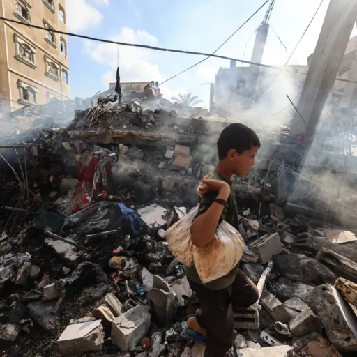 Attacco israeliano a Gaza: uccisi tre membri della stessa famiglia, tra cui un neonato