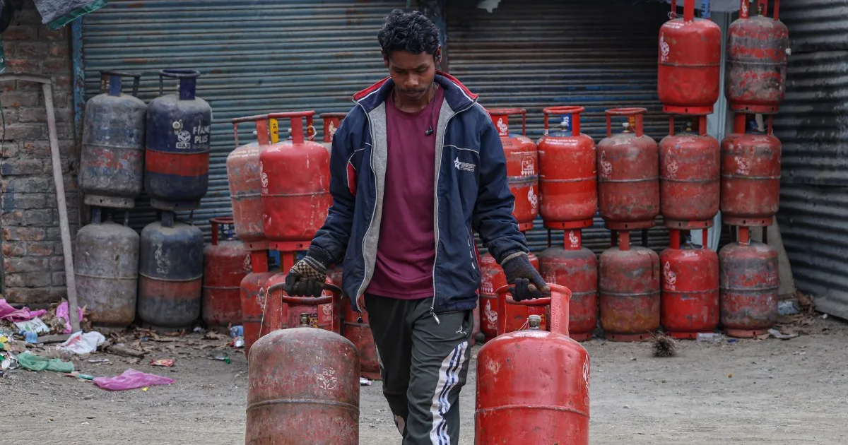 Crescita dei prezzi dei carburanti in India: l’effetto della crisi energetica iraniana